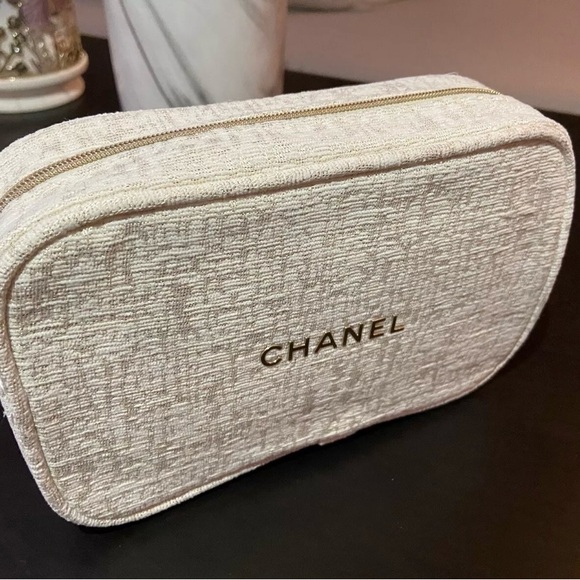 CHANEL Makeup Bag 2023 Holiday Beige Pouch Only Limited Edition! Authentic! NEW! - Picture 6 of 6